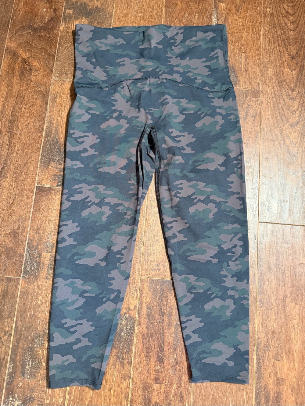 SPANX High-Waist Camo Leggings in Olive Green & Black